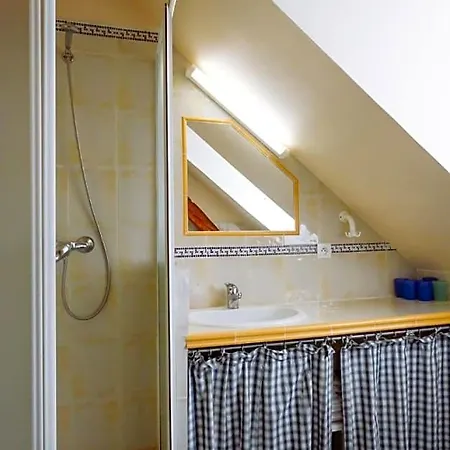 Le Poujastou Bed & Breakfast 3*